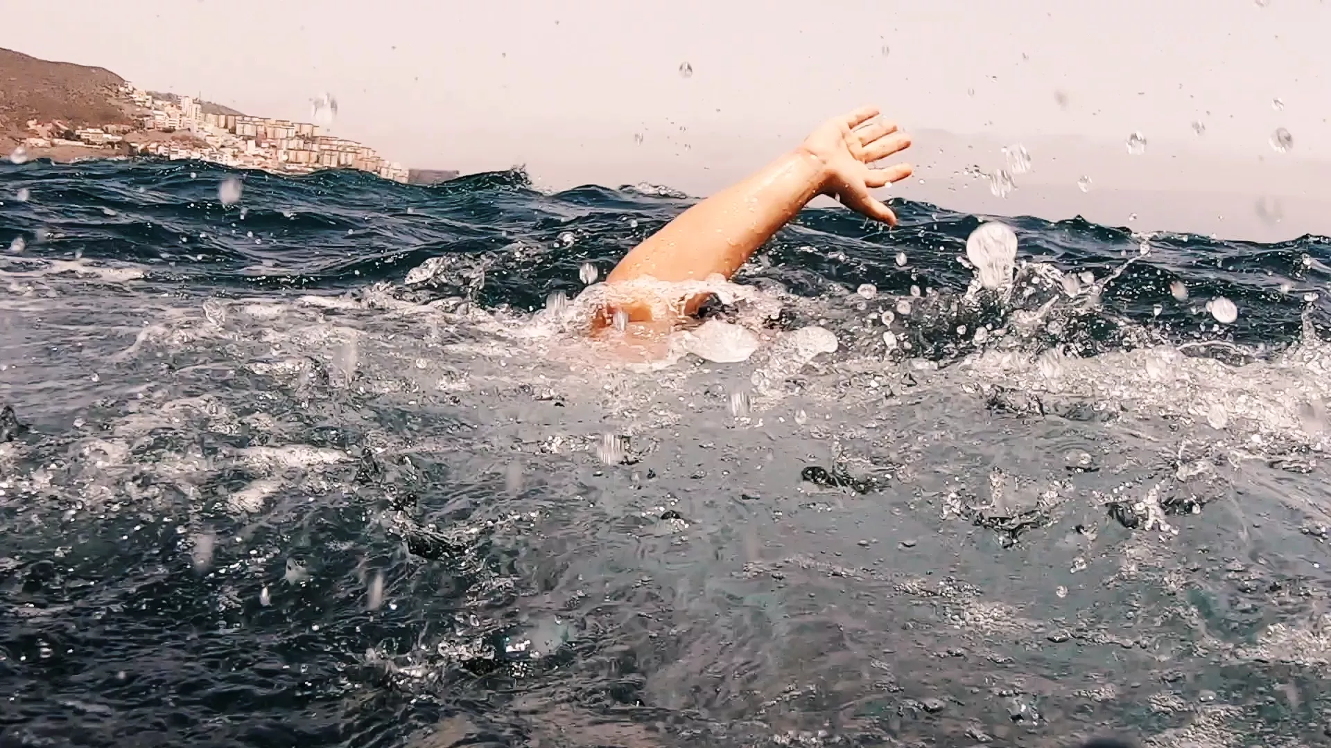 Imagen que ilustra a una persona ahogándose. / CANARIAS 1500 KM DE COSTA