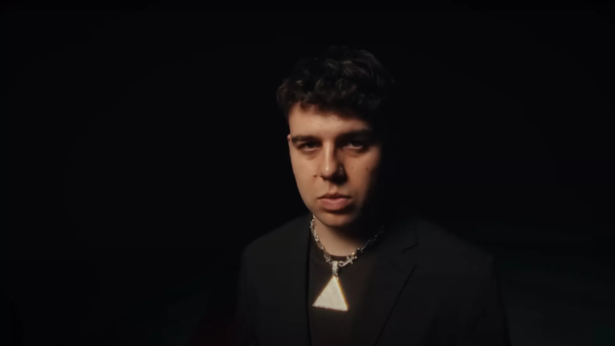 Fotograma del último tema de Quevedo / VIDEOCLIP 'LA ÚLTIMA'