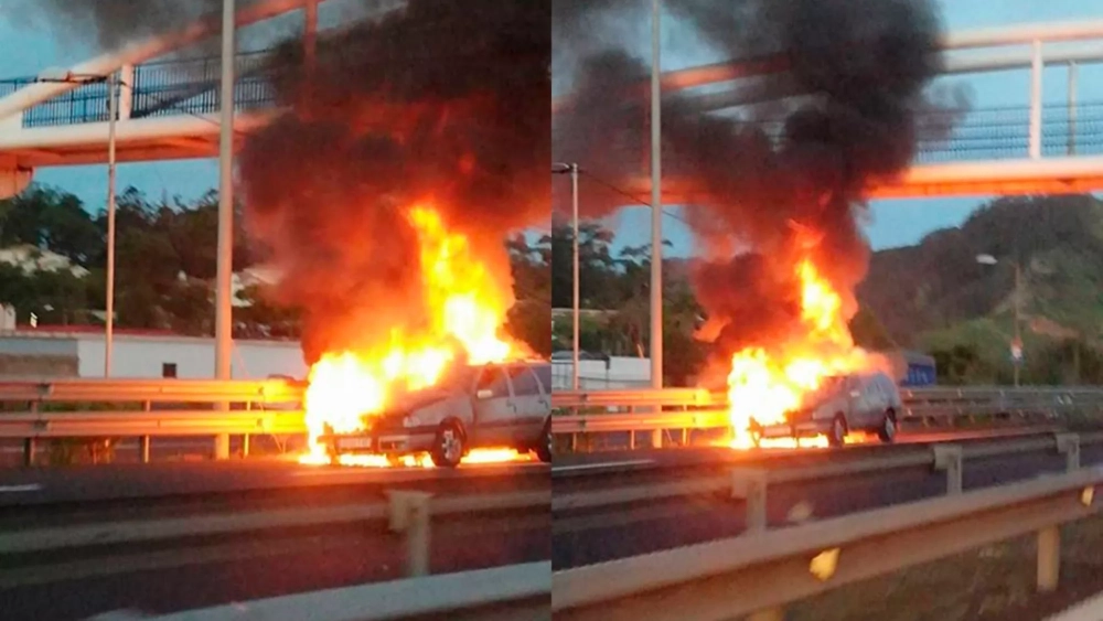 Un coche ardiendo en la TF-5 cerca del aeropuerto Tenerife Norte en 2019./ ARCHIVO Un coche ardiendo en la TF-5 cerca del aeropuerto Tenerife Norte en 2019./ ARCHIVO