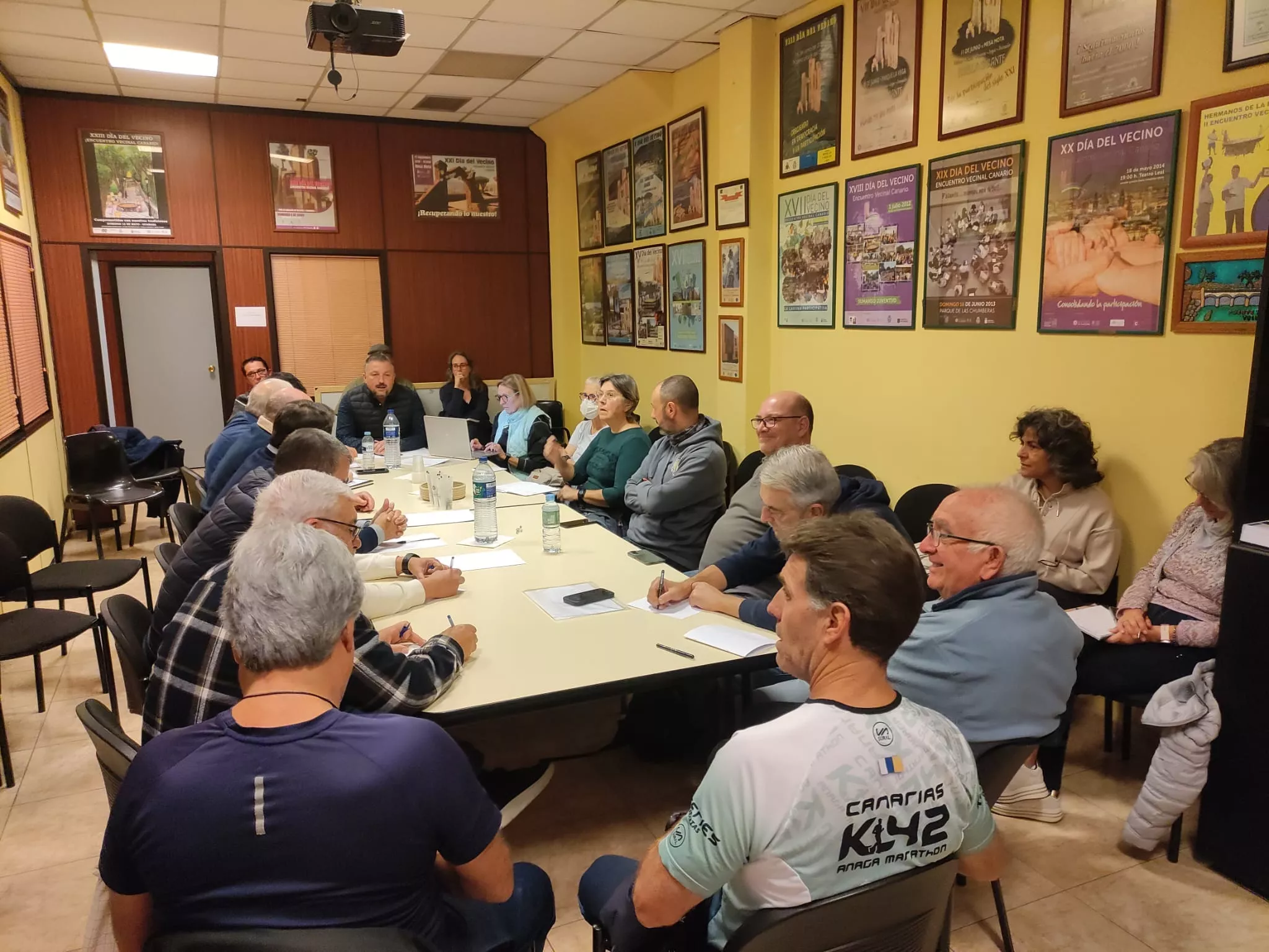 Reunión de vecinos de La Laguna sobre la alternativa al soterramiento en la TF-5 en la sede de FAV. Aguere / CEDIDA Reunión de vecinos de La Laguna sobre la alternativa al soterramiento en la TF-5 en la sede de FAV. Aguere / CEDIDA
