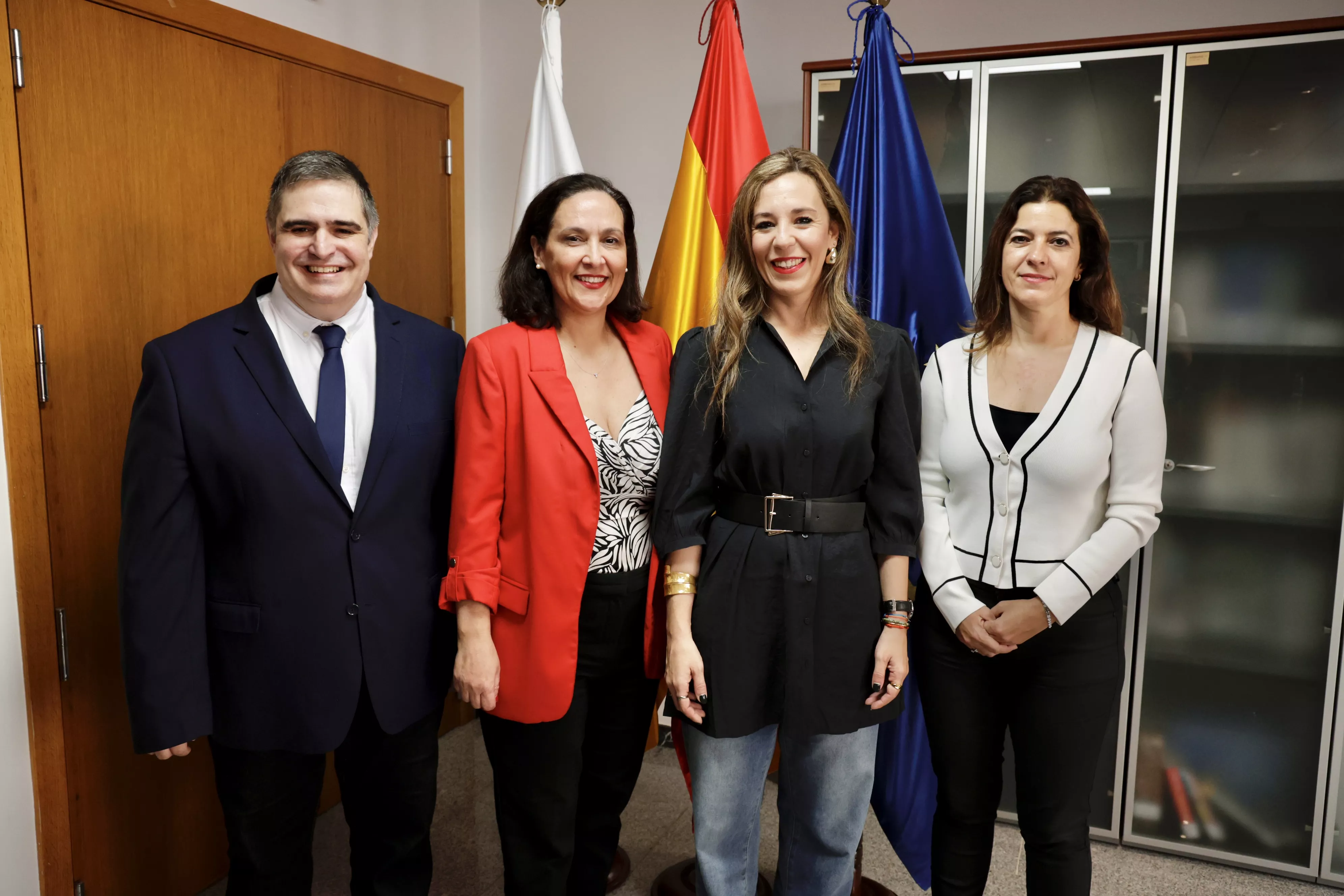 Toma de posesión de María Teresa Ortega (2 izq) como nueva directora del Servicio Canario de Empleo./ 