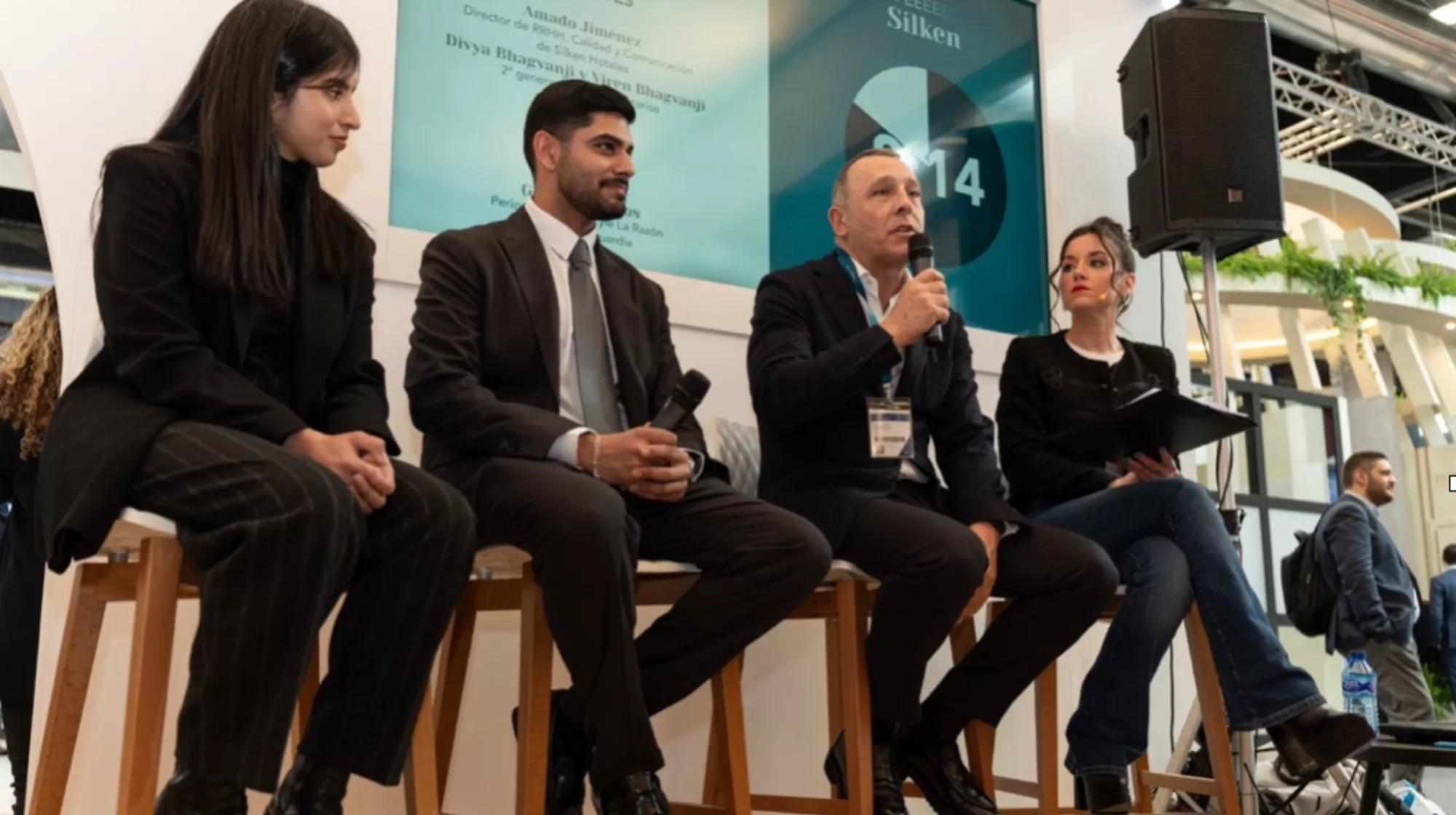 Amado Jiménez, director de Recursos Humanos, Calidad y Comunicación de Silken, explica los planes de la compañía en Fitur./ 