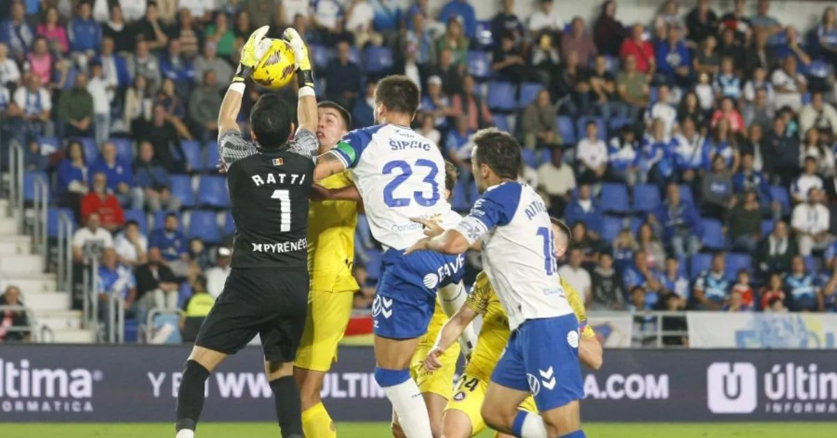 El Tenerife lo intentó con todos sus recursos en ataque, incluso a balón parado, pero no pudo pasar del empate 0-0 ante el Andorra en el Heliodoro./ LALIGA.
