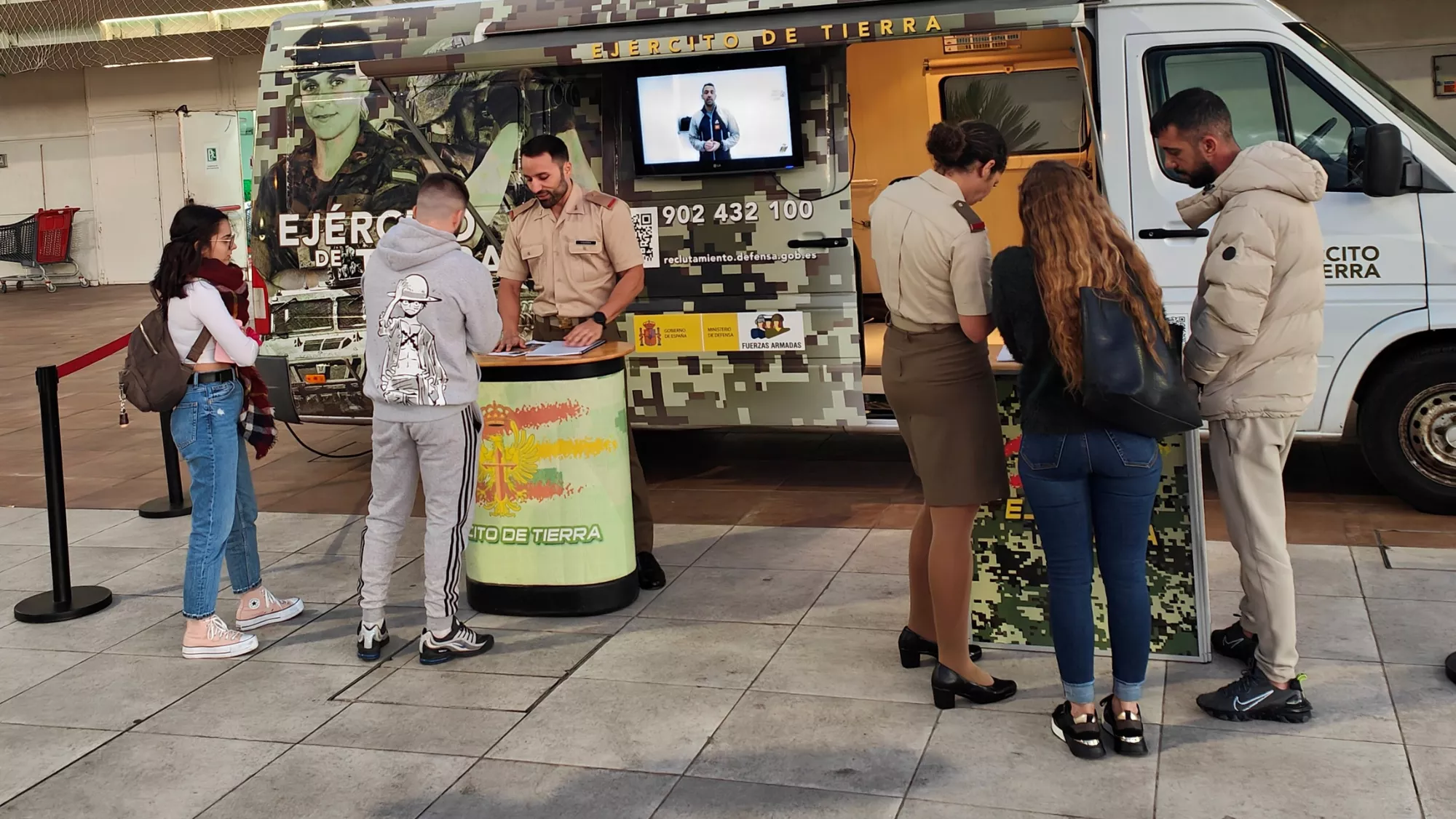 Punto de información en Vecindario / EJÉRCITO DE TIERRA