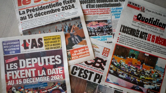 Portadas de los principales medios de Senegal que informan del aplazamiento de las elecciones presidenciales. / JEROME FAVRE-EFE