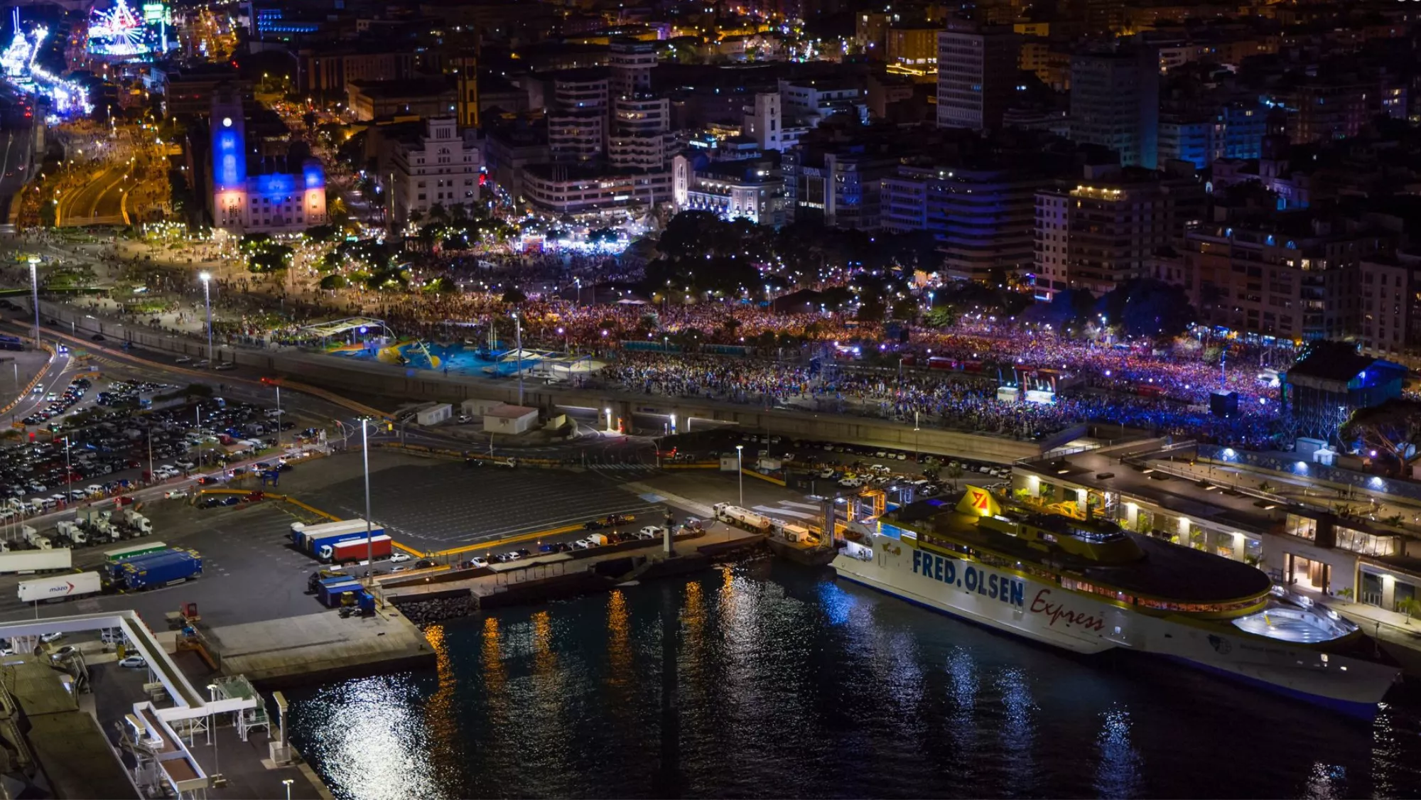 Un Fred Olsen en Santa Cruz durante el Carnaval / FRED OLSEN EXPRESS