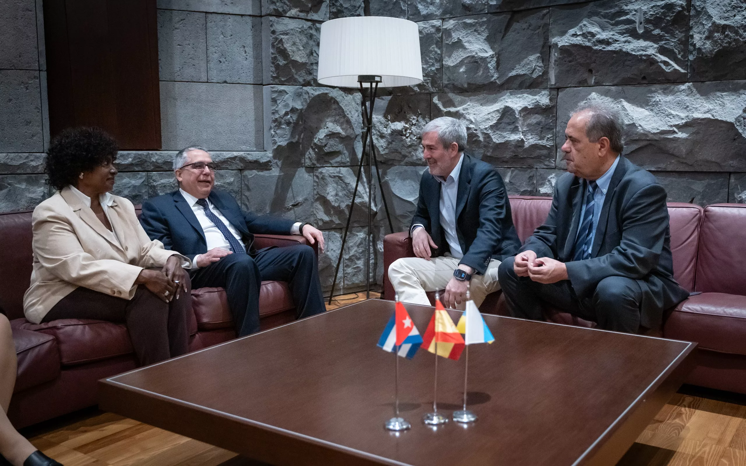 Reunión entre le presidente de Canarias, Fernando Clavijo, y el embajador de Cuba en España, Marcelino Medina / CEDIDA
