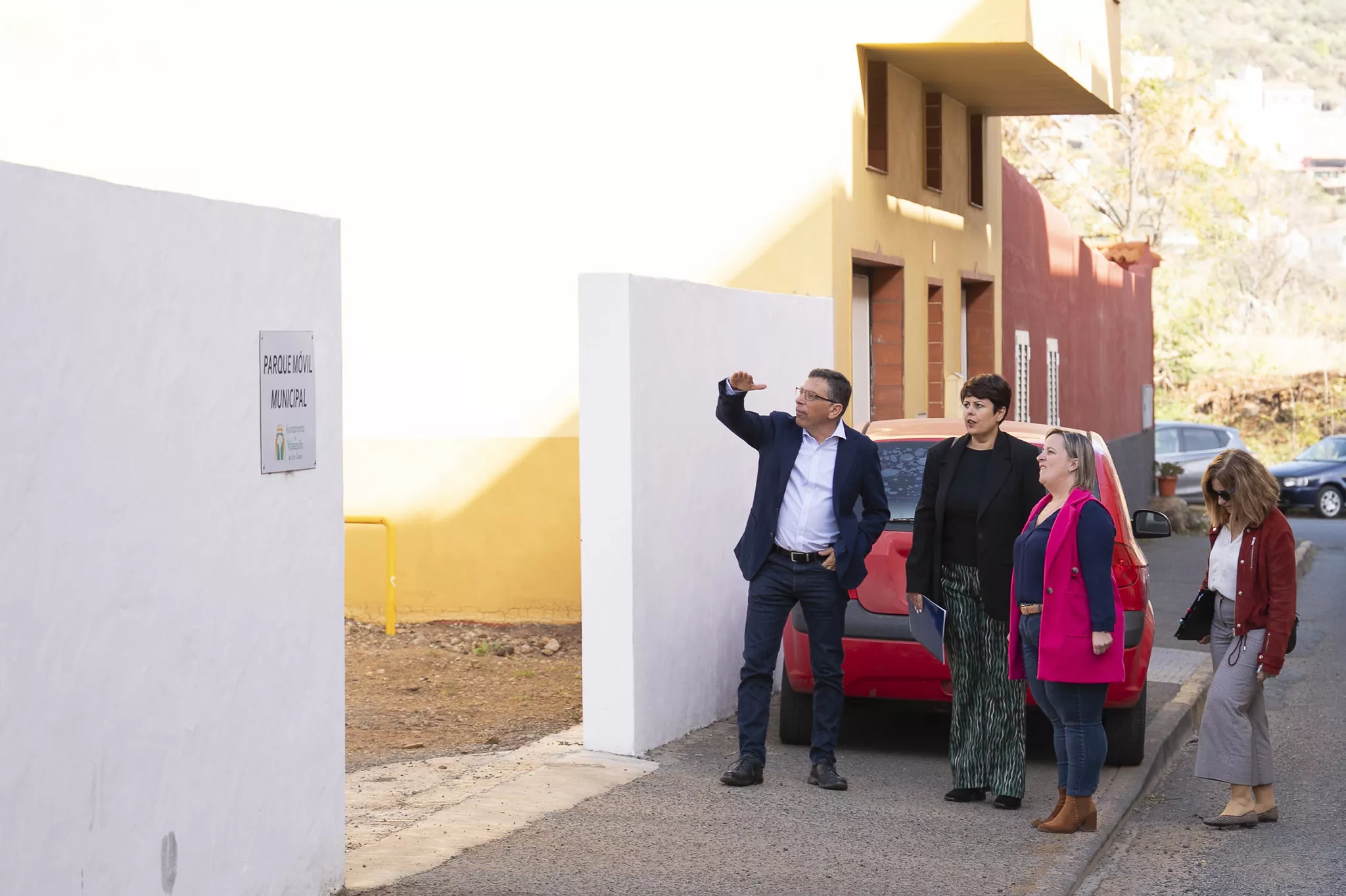 La consejera de Desarrollo Económico del Cabildo insular, Minerva Alonso, juto al alcalde de Valsequillo, Francisco Atta / CEDIDA