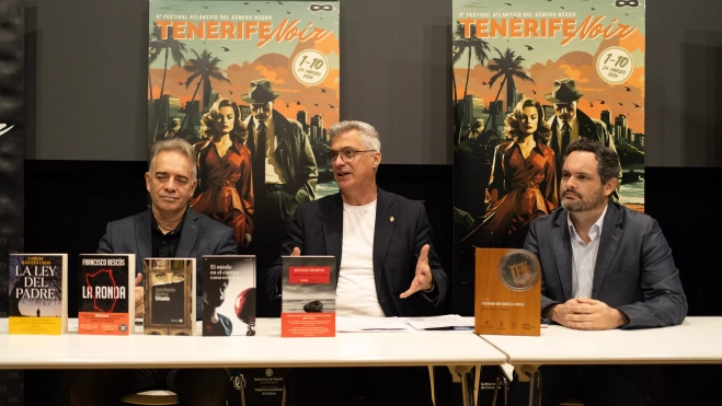 Foto 05 Javier Hdez Velázquez concejal de Cultura de Santiado Díaz Mejíasdirector de Tenerife Noir, Alejandro Martín en la rueda de prensa Firma Juan C Hurtado Foto 05 Javier Hdez Velázquez concejal de Cultura de Santiado Díaz Mejíasdirector de Tenerife Noir, Alejandro Martín en la rueda de prensa Firma Juan C Hurtado