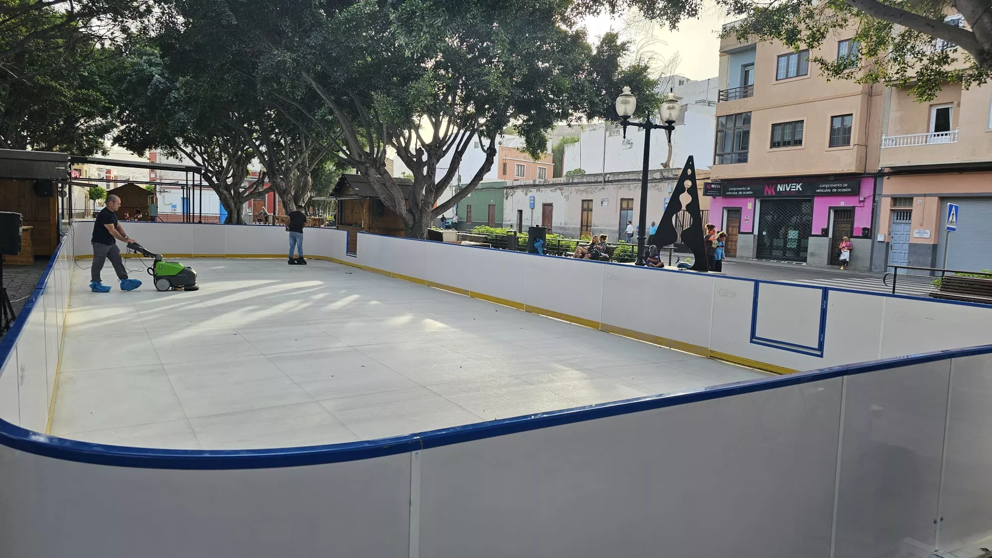 El parque Franchy Roca inaugura una pista de patinaje sobre hielo artificial / CEDIDA El parque Franchy Roca inaugura una pista de patinaje sobre hielo artificial / CEDIDA