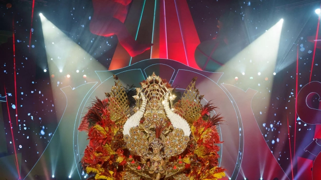 Nancy González Bethencourt, tercera dama de honor. / EFE - RAMÓN DE LA ROCHA