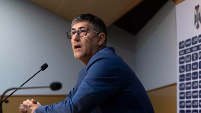 El director deportivo del CD Tenerife, Mauro Pérez, durante su comparecencia en sala de prensa del Heliodoro Rodríguez López./ EFE. El director deportivo del CD Tenerife, Mauro Pérez, durante su comparecencia en sala de prensa del Heliodoro Rodríguez López./ EFE.