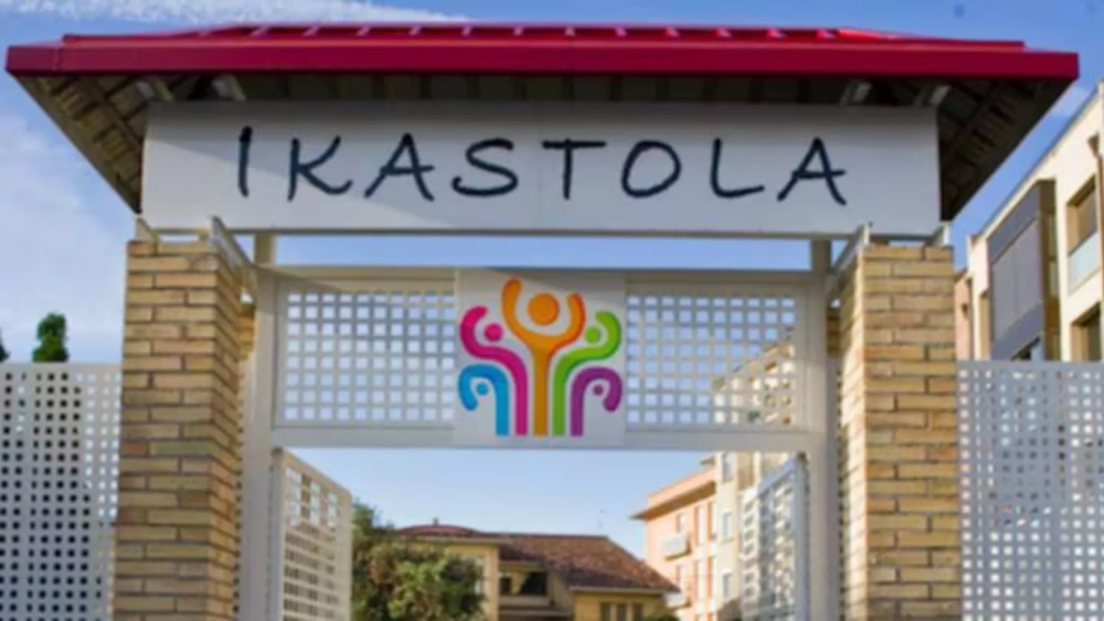 Entrada a una ikastola, escuela tradicional vasca que sigue el 'Modelo D'./ ARCHIVO Entrada a una ikastola, escuela tradicional vasca que sigue el 'Modelo D'./ ARCHIVO