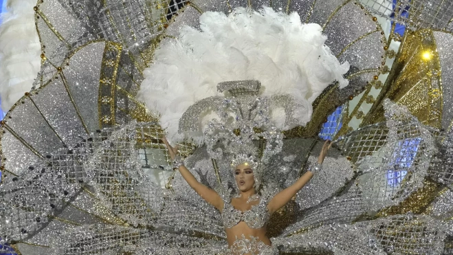 Lola Dávila Calero con la fantasía 'Creo en mi'. / EFE - ÁNGEL MEDINA G.