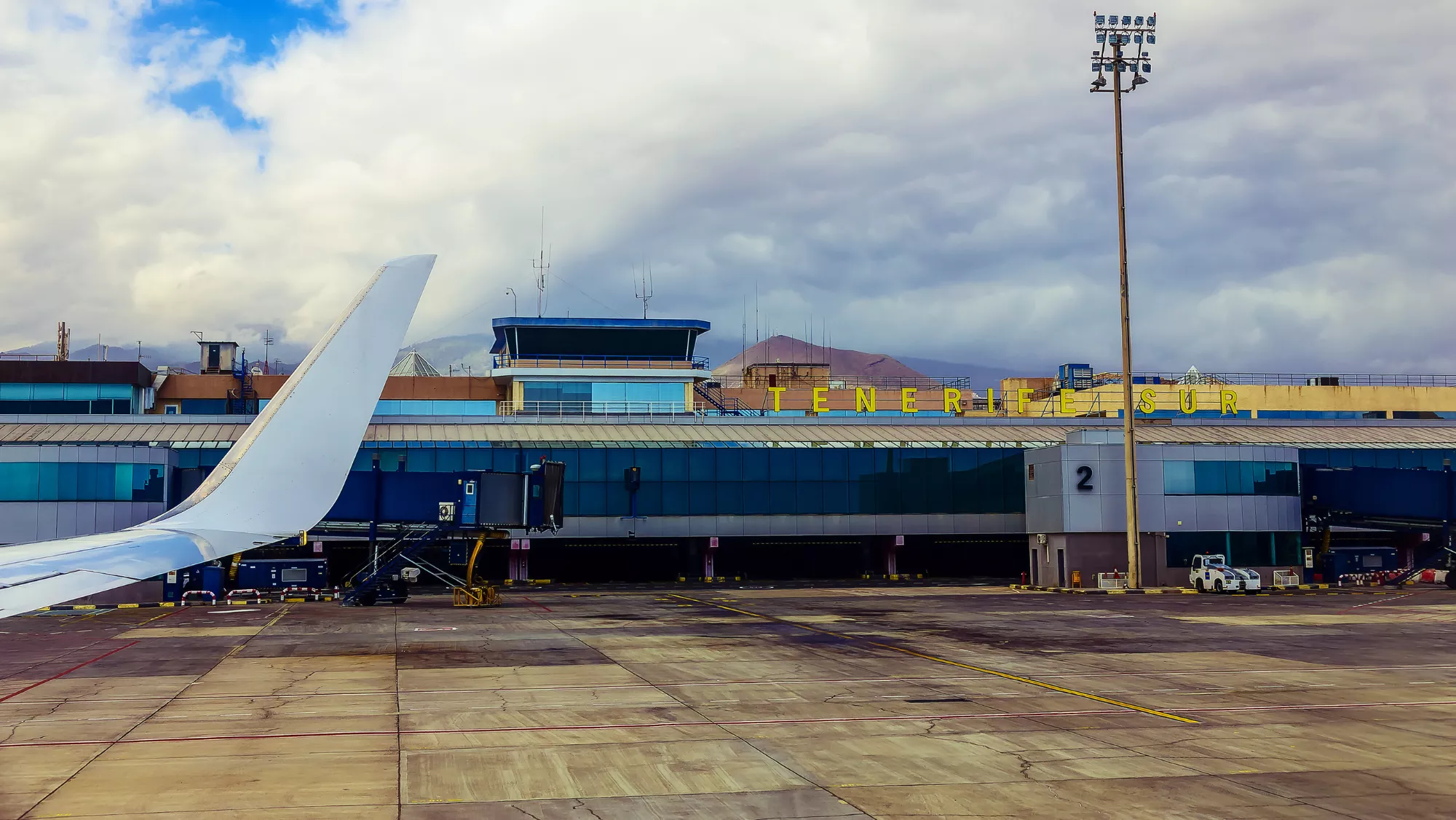 Aeropuerto de Tenerife Sur, uno de los aeropuertos de Canarias con más movimiento. / CANVA 