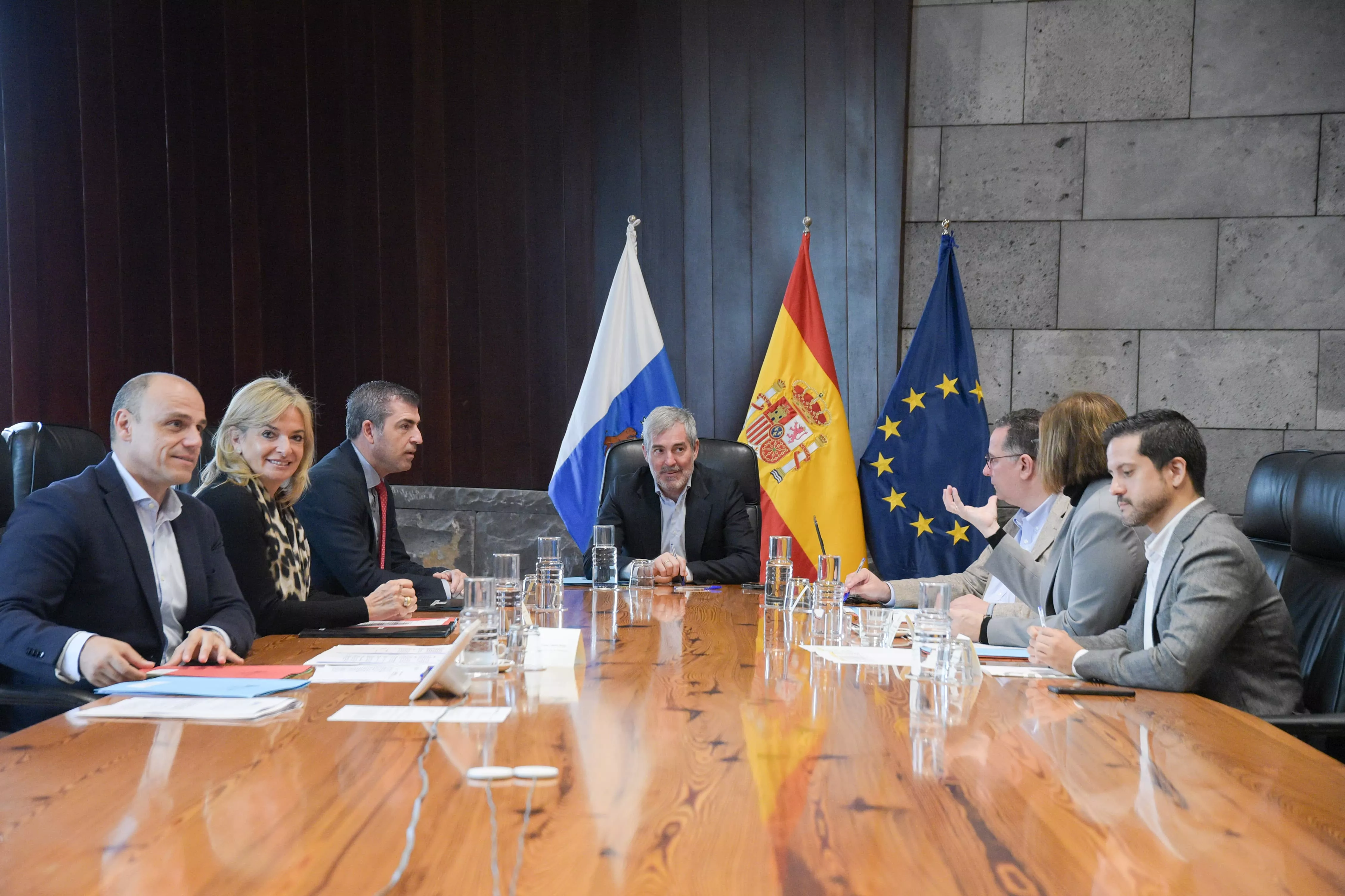 Celebración del Consejo de Gobierno, que ha aprobado llevar al Parlamento de Canarias la modificación el marco de acogida de menores migrantes. / CEDIDA