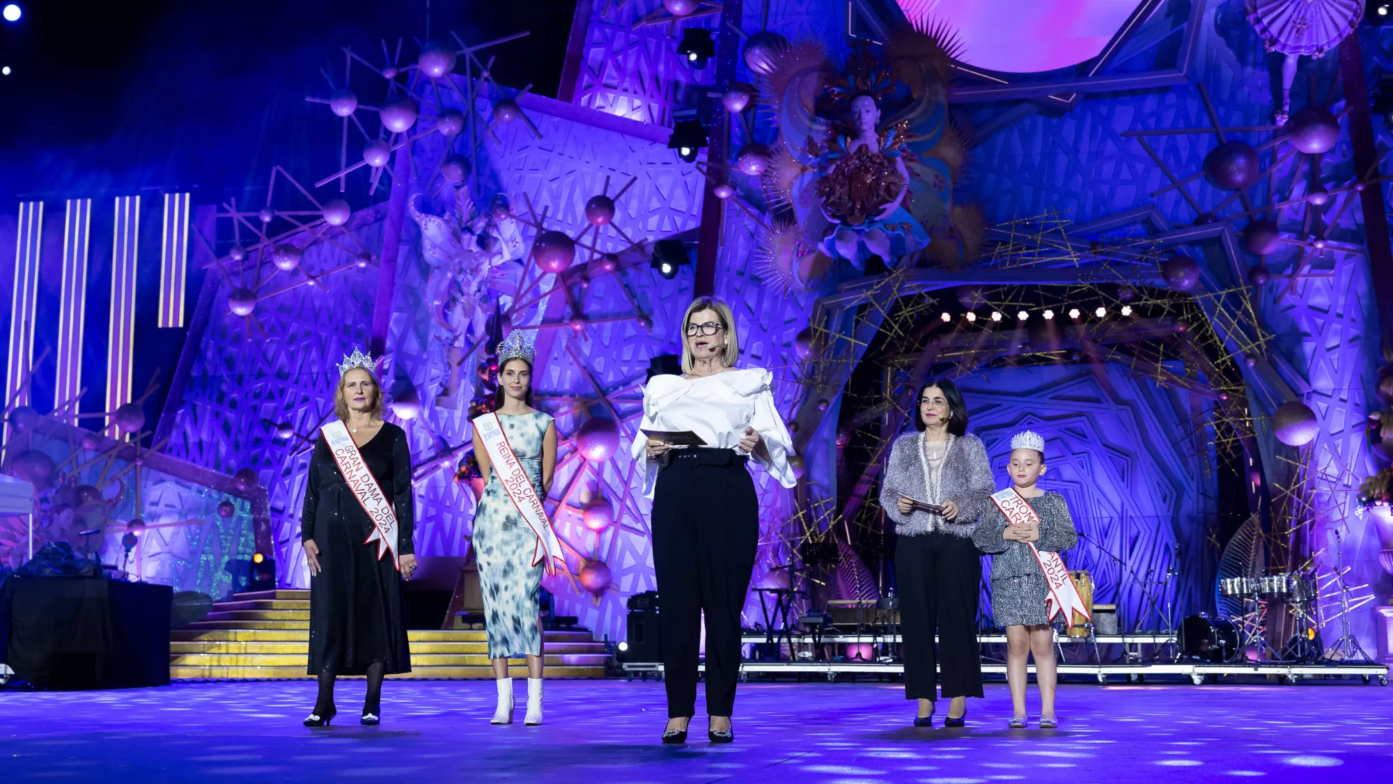 Inmaculada Medina, en el escenario de Belén María, durante el Carnaval de Las Palmas de Gran Canaria. / AH