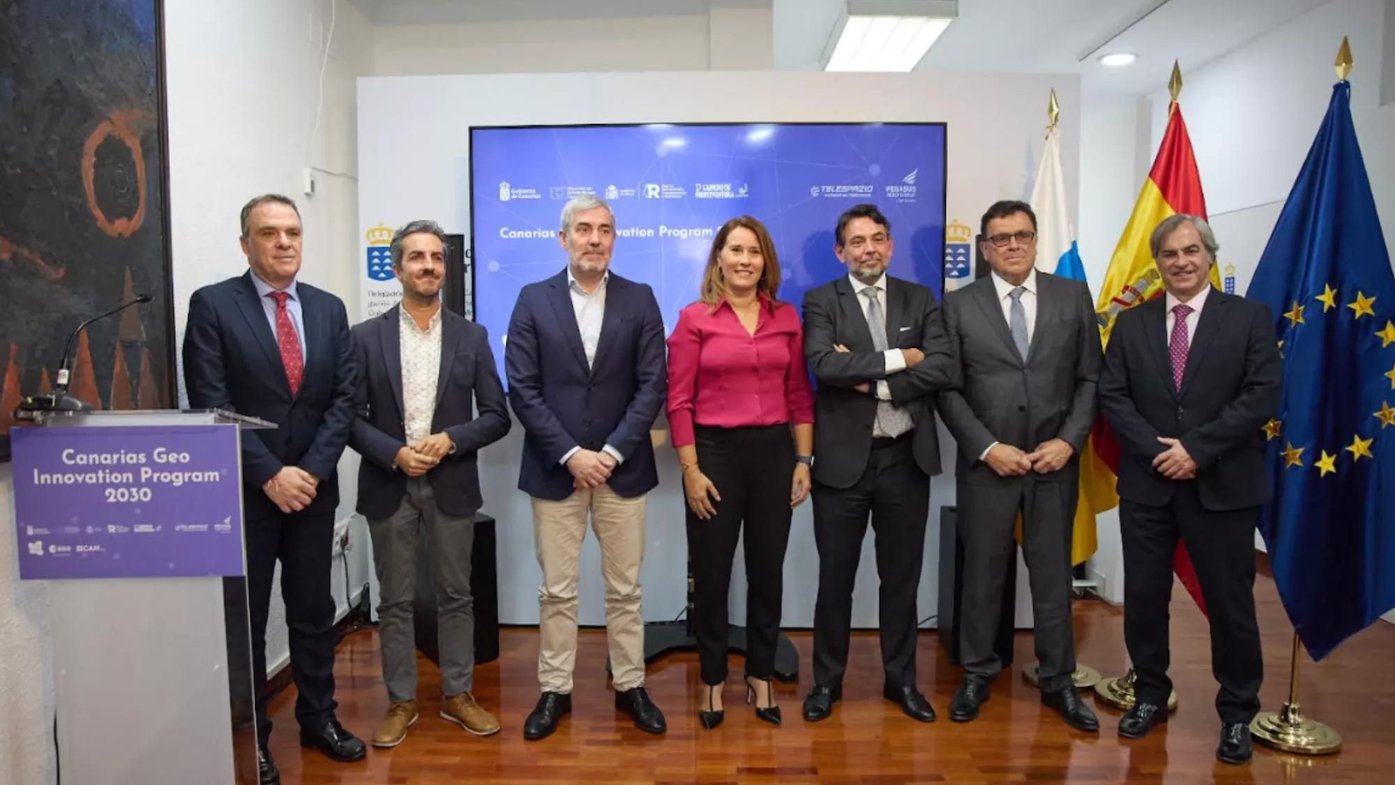 Foto de familia del acuerdo para operar con naves no tripuladas en Fuerteventura / GOBIERNO DE CANARIAS 