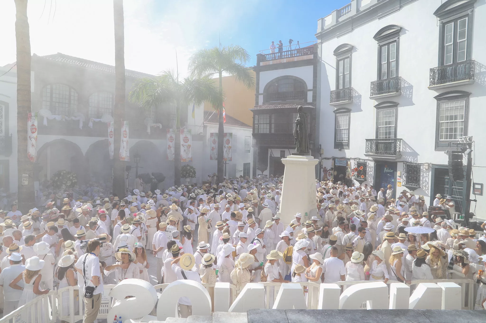 Celebración de la fiesta de Los Indianos en el lunes de carnaval de Santa Cruz de La Palma. / LUIS. G MORERA-EFE