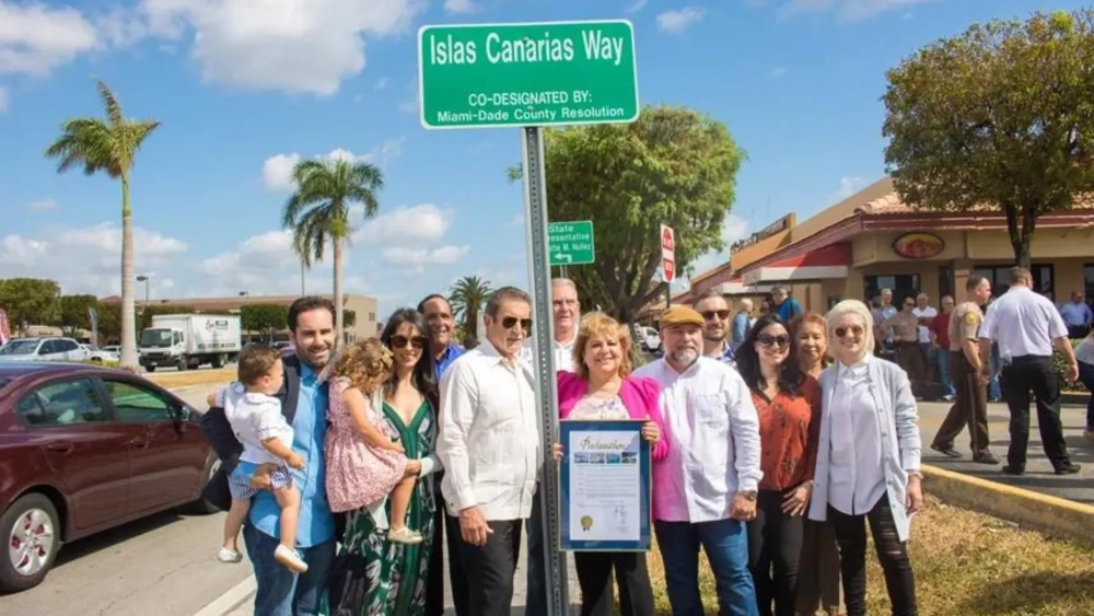 Nombramiento de la calle 'Islas Canarias' en honor al restaurante con croquetas canarias en Miami./ BRAND EFFECT