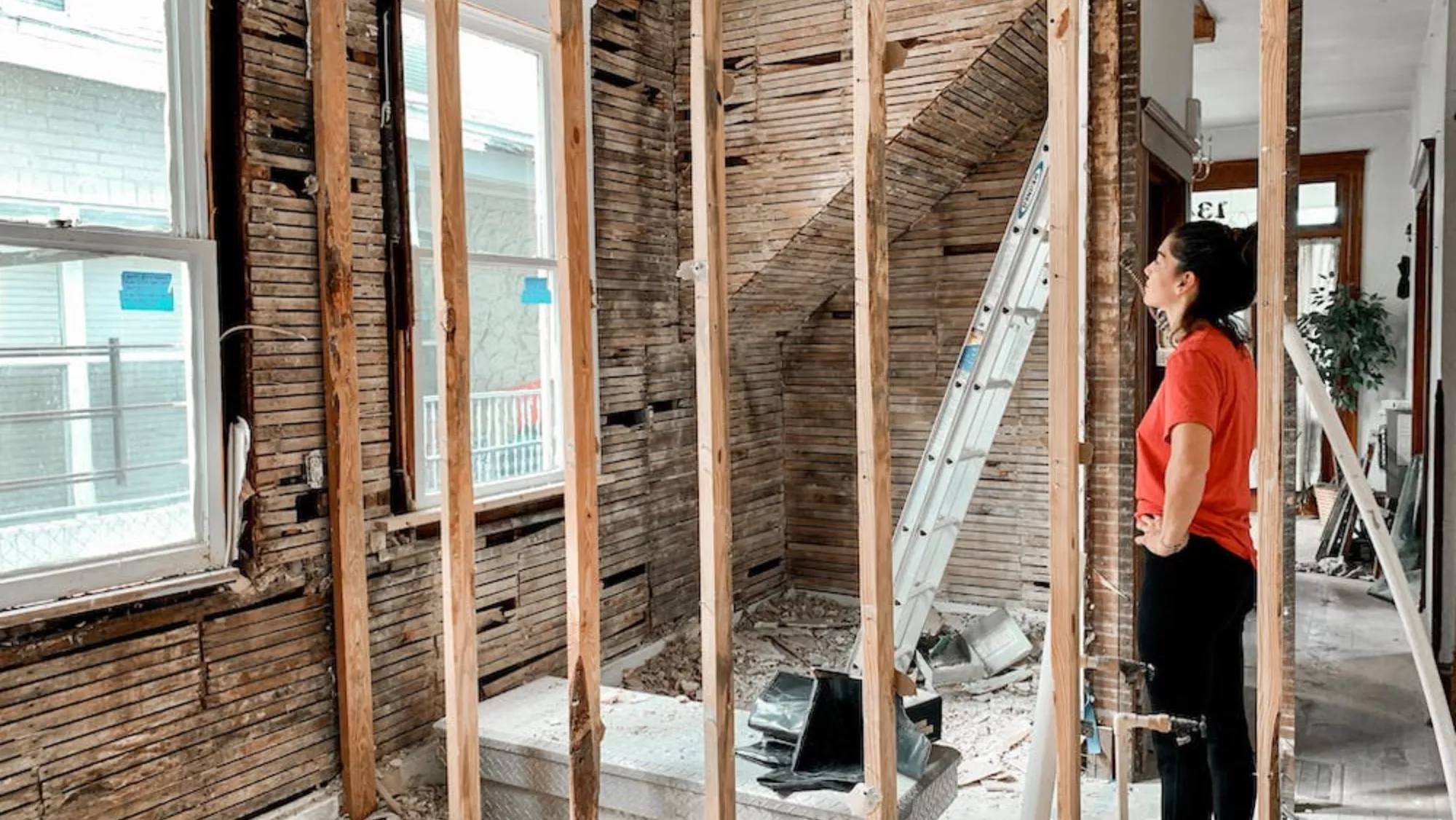 Imagen de una oficina en obras  PEXELS