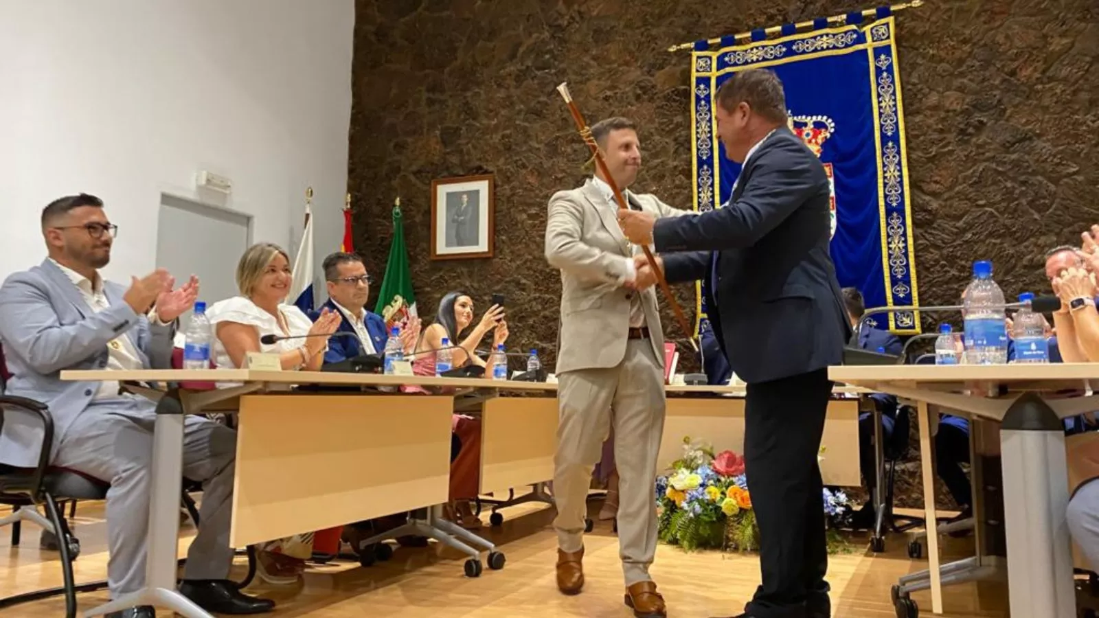 Alejandro Jorge, alcalde de Pájara, tomando posesión de su cargo / AYUNTAMIENTO DE PÁJARA
