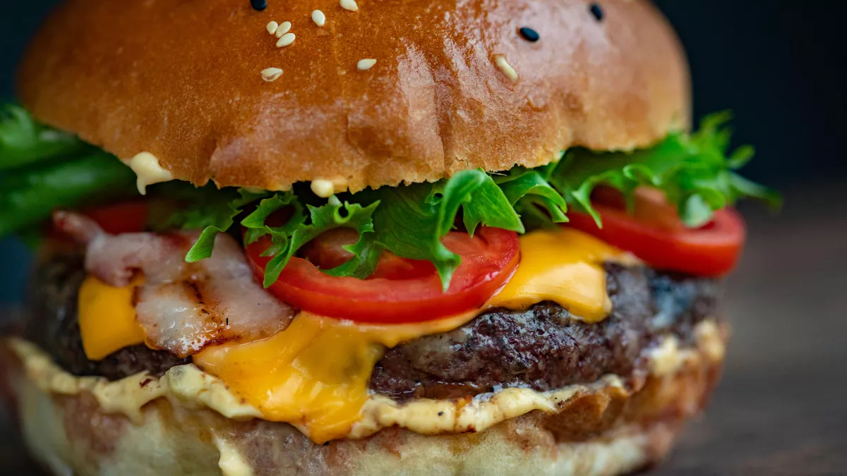 Imagen de archivo de una hamburguesa/ Pexels 