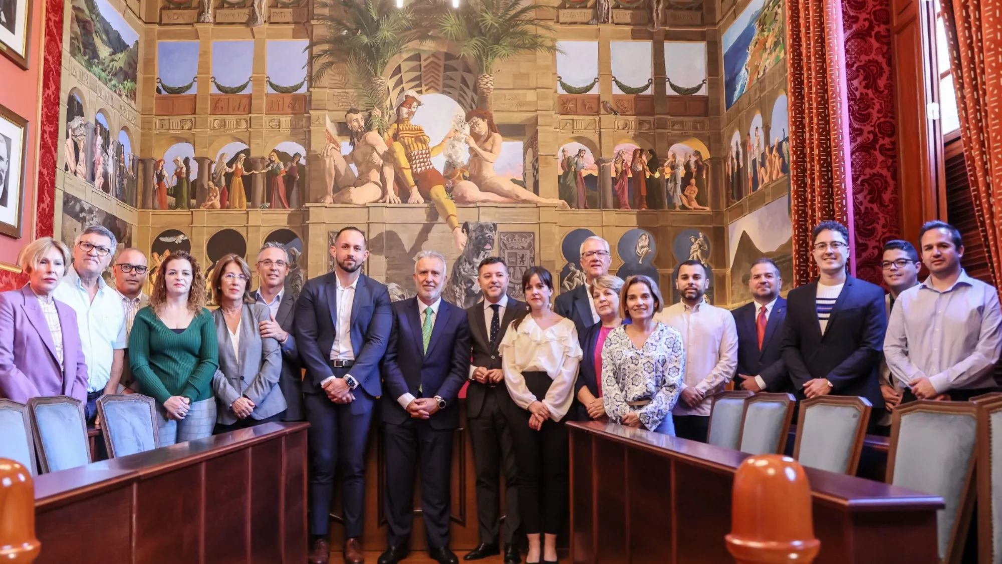 El ministro de Política Territorial, Ángel Víctor Torres junto al alcalde de Gáldar, Teodoro Sosa  CEDIDA