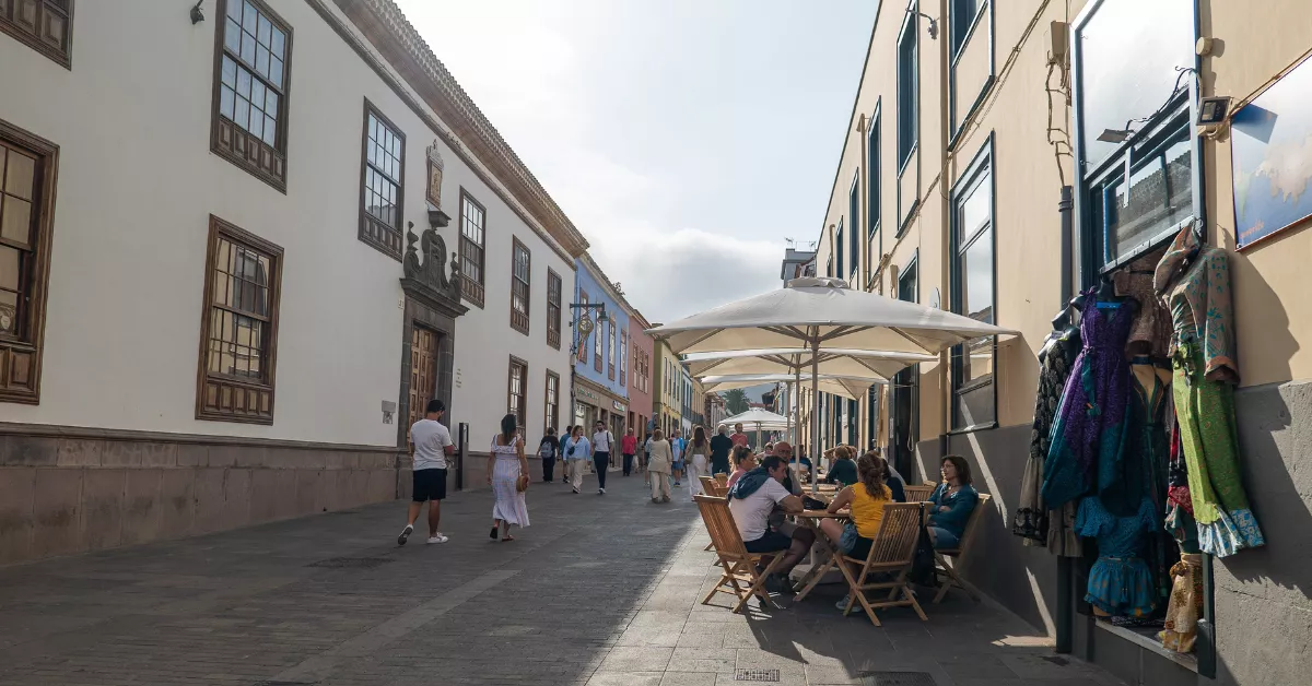 Imagen de personas comprando en comercios. / CÁMARA DE COMERCIO DE SANTA CRUZ DE TENERIFE 
