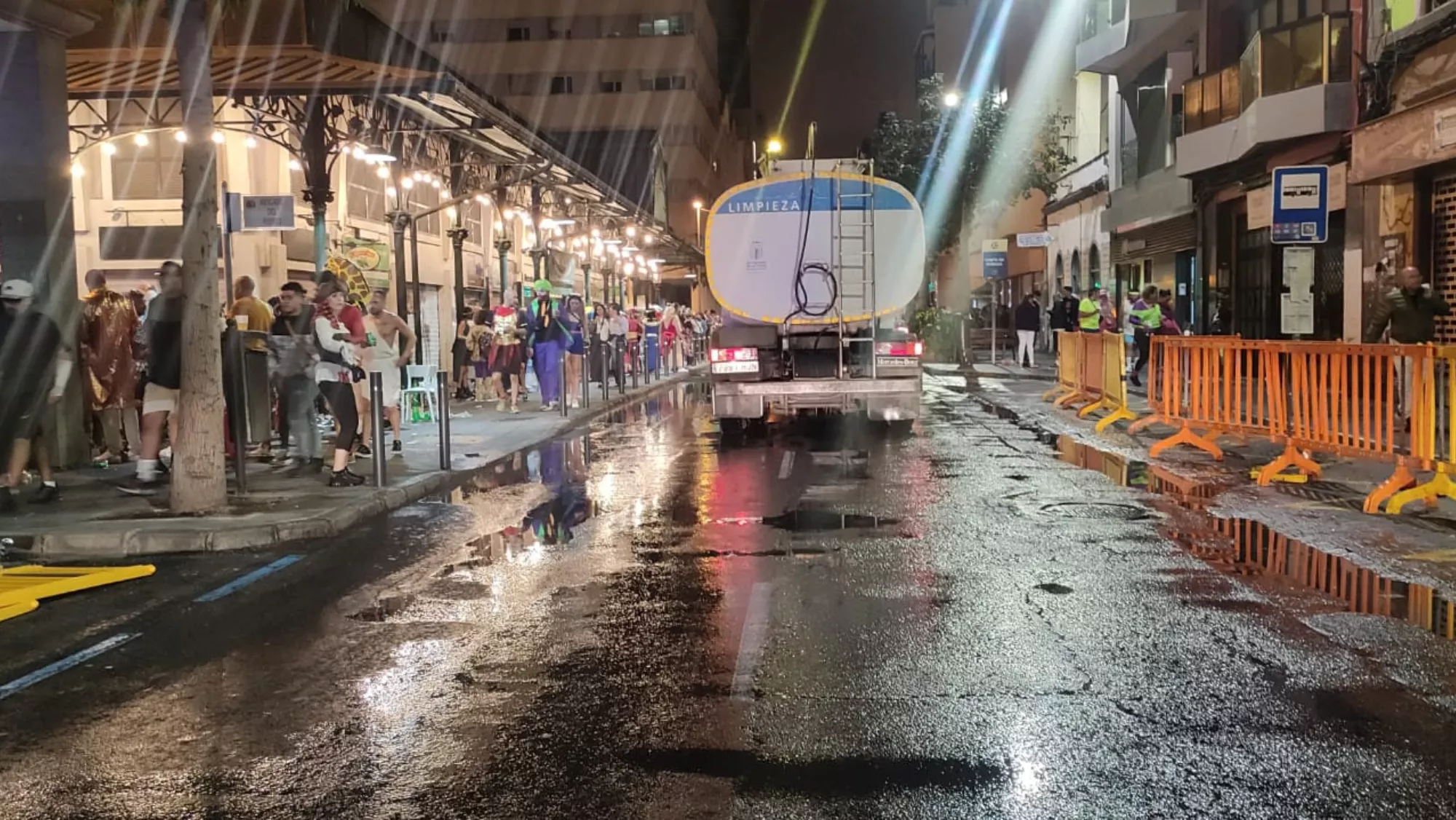Camión de Limpieza del Ayuntamiento de Las Palmas de Gran Canaria / AYUNTAMIENTO DE LAS PALMAS DE GRAN CANARIA