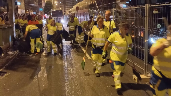 Limpieza recoge 41.080 kilos de residuos durante los 25 días del Carnaval / AYUNTAMIENTO DE LAS PALMAS DE GRAN CANARIA (1) Limpieza recoge 41.080 kilos de residuos durante los 25 días del Carnaval / AYUNTAMIENTO DE LAS PALMAS DE GRAN CANARIA (1)