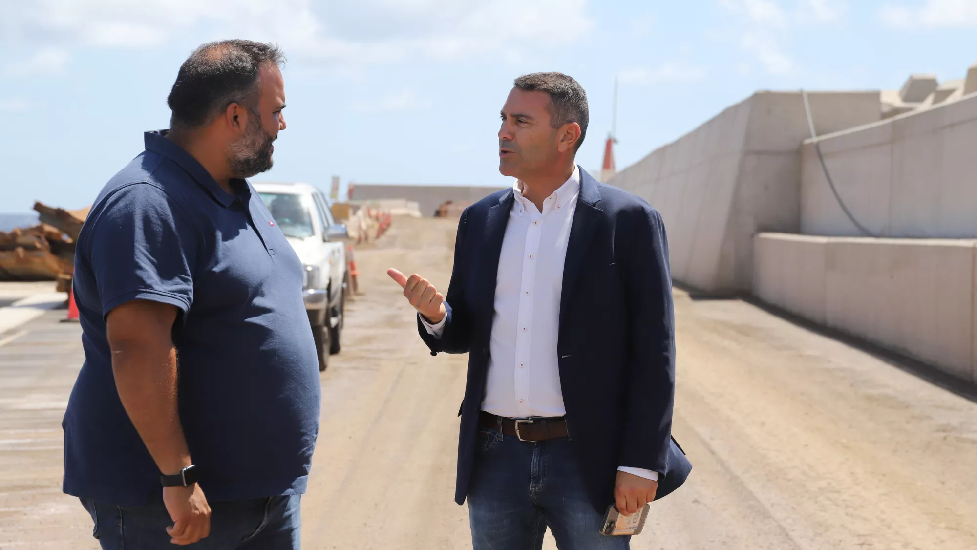 El presidente del Cabildo de Lanzarote, Oswaldo Betancort, y el consejero de Medioambiente, Samuel Martín / CABILDO DE LANZAROTE El presidente del Cabildo de Lanzarote, Oswaldo Betancort, y el consejero de Medioambiente, Samuel Martín / CABILDO DE LANZAROTE