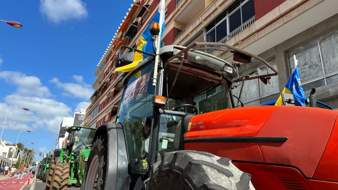 Un tractor frente a Presidencia / ATLÁNTICO HOY - MARCOS MORENO