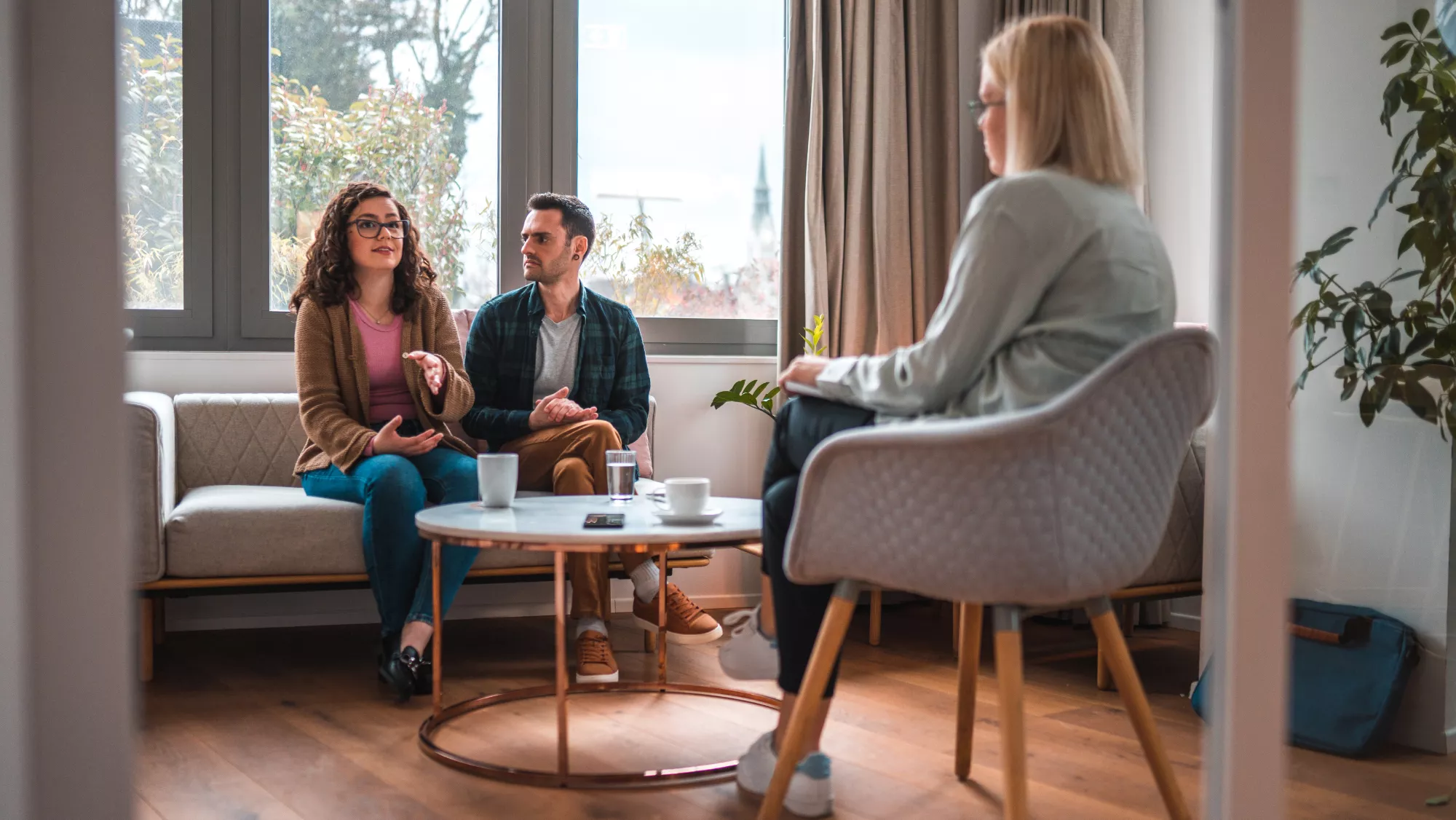 Una pareja en una sesión de terapia / AH