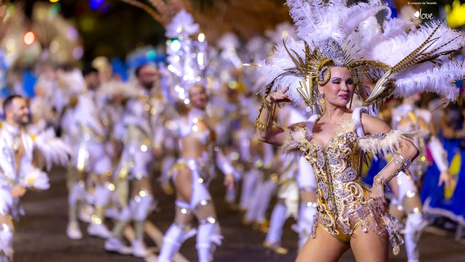 Cabalgata anunciadora / I LOVE THE WORLD