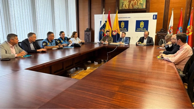 Reunión de trabajo de las distintas entidades implicadas para la mejora del servicio de guaguas / CABILDO DE GRAN CANARIA