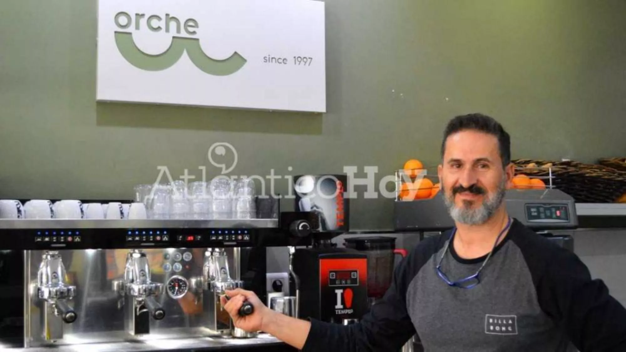 Orlando, dueño de la cafetería Orche / AH Orlando, dueño de la cafetería Orche / AH