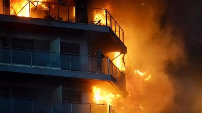 El edificio incendiado en Valencia / EUROPAPRESS (1)