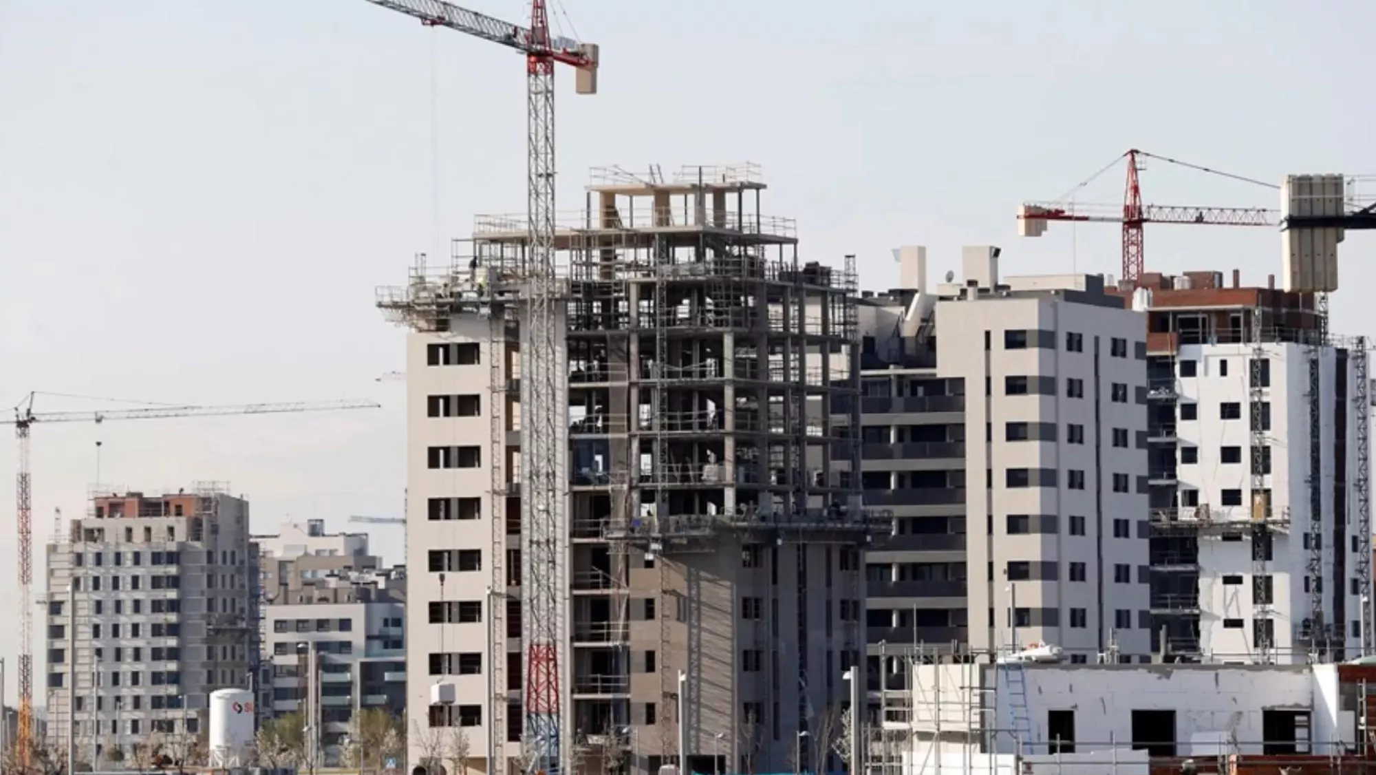 Imagen alusiva a un edificio en construcción en Canarias / EFE