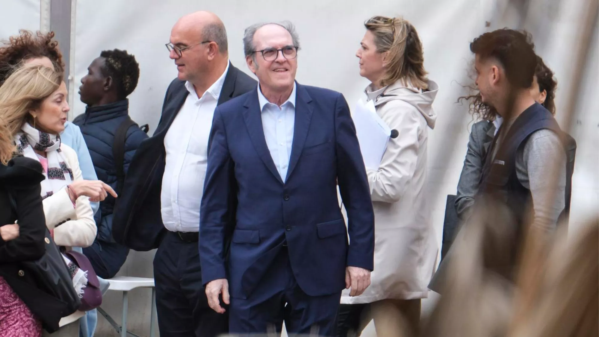 Diseño sin título   2024 02 Ángel Gabilondo, Defensor del Pueblo (centro), en Las Raíces (Tenerife) este viernes. Tras él, el Delegado del Gobierno en Canarias, Anselmo Pestana./ EFE-ALBERTO VALDÉS