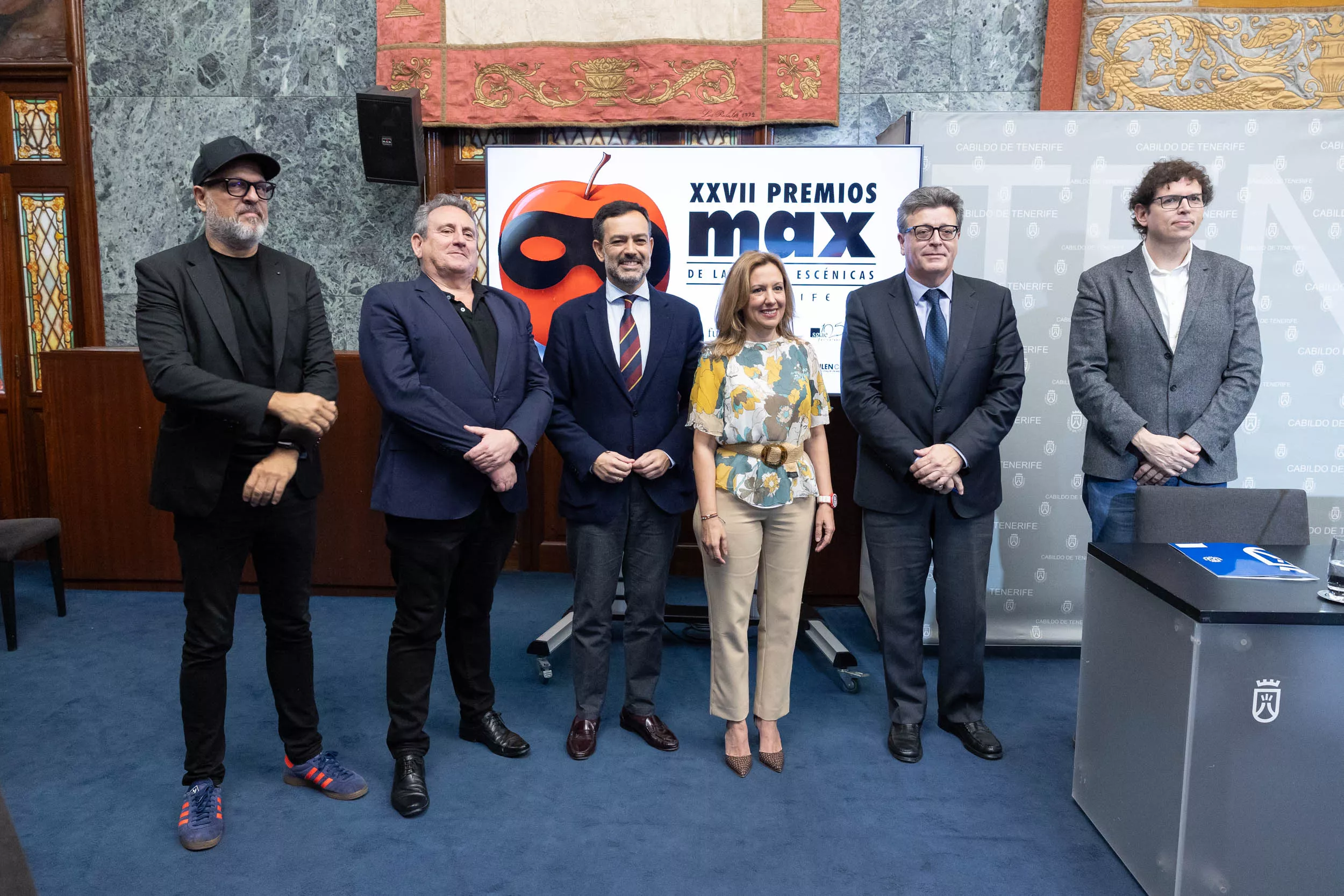 La presidenta del Cabildo de Tenerife, Rosa Dávila, y el presidente de la SGAE, Juan José Solana junto a Lope Afonso, José Carlos Acha, Rubén Gutiérrez./