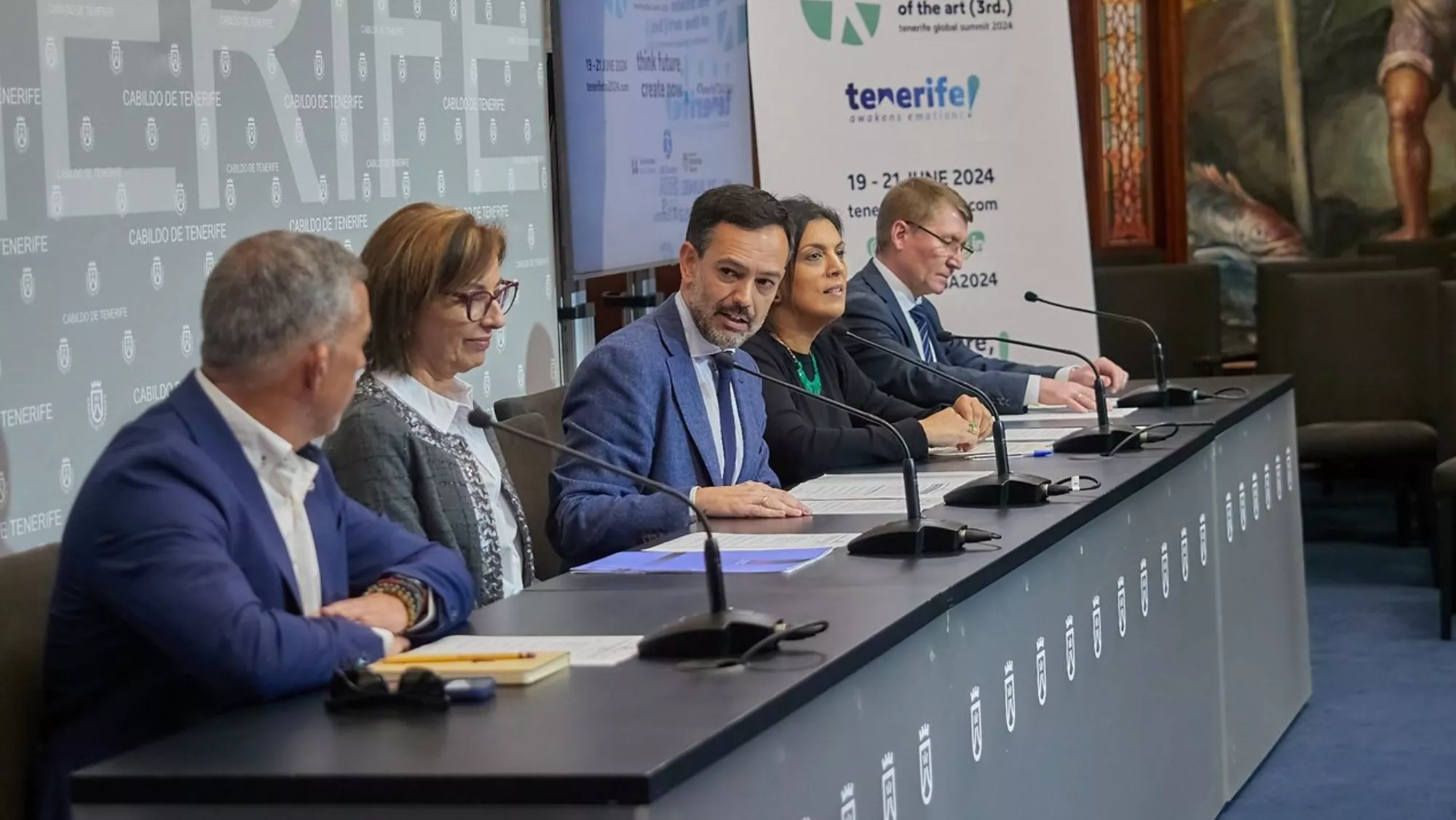 El vicepresidente de Tenerife, Lope Afonso (c), en la presentación de la Global Summit Tourism. / CEDIDA