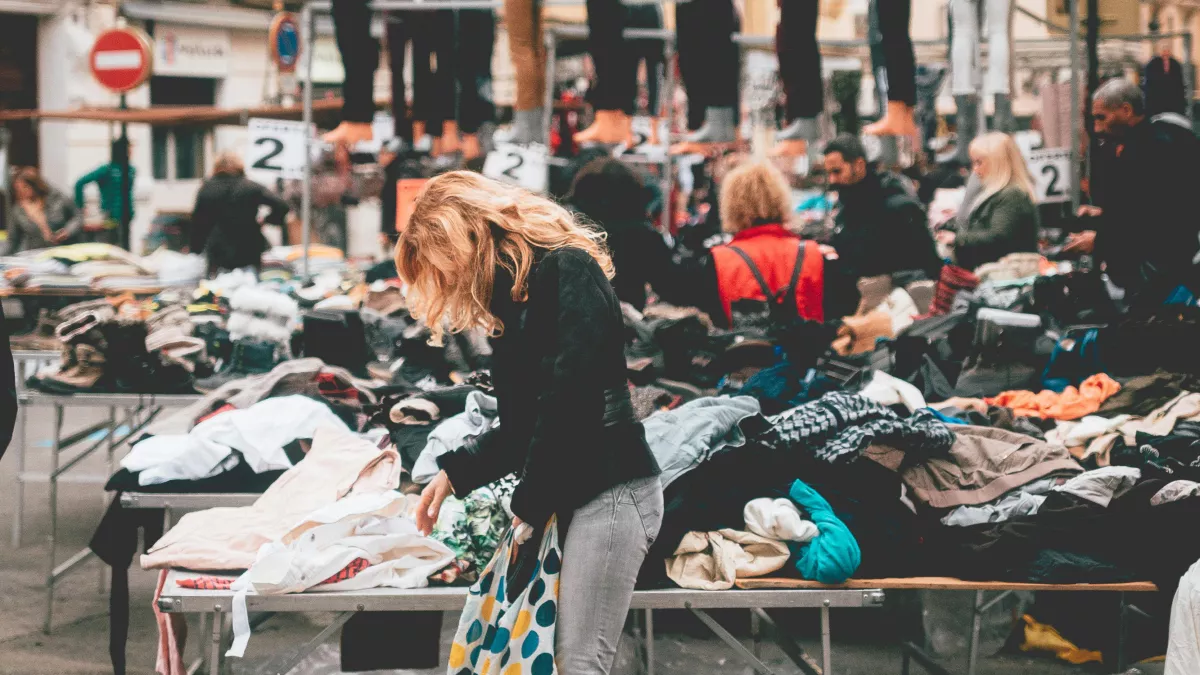 Imagen de archivo de un mercadillo / Pexels 