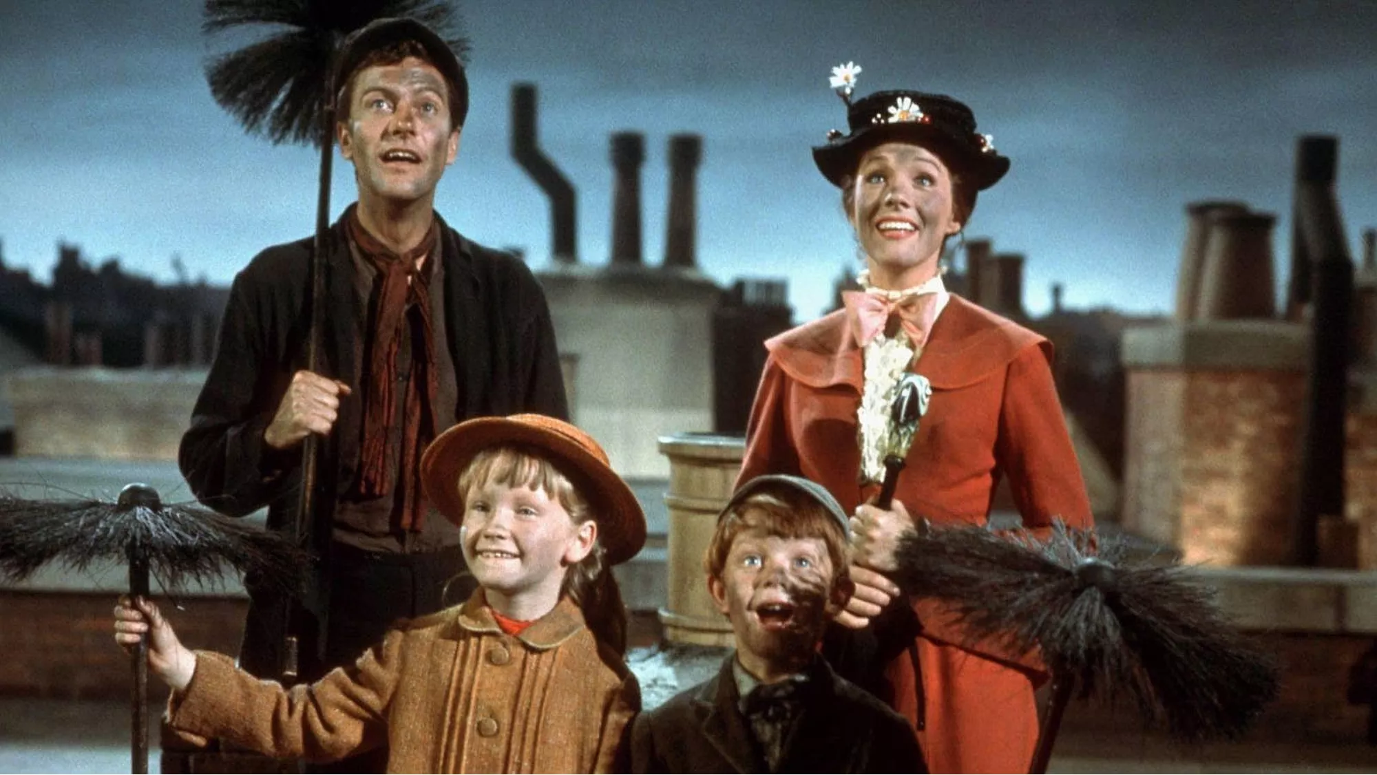 Escena de 'Mary Poppins' con los protagonistas manchados del hollín de las chimeneas / A.H.