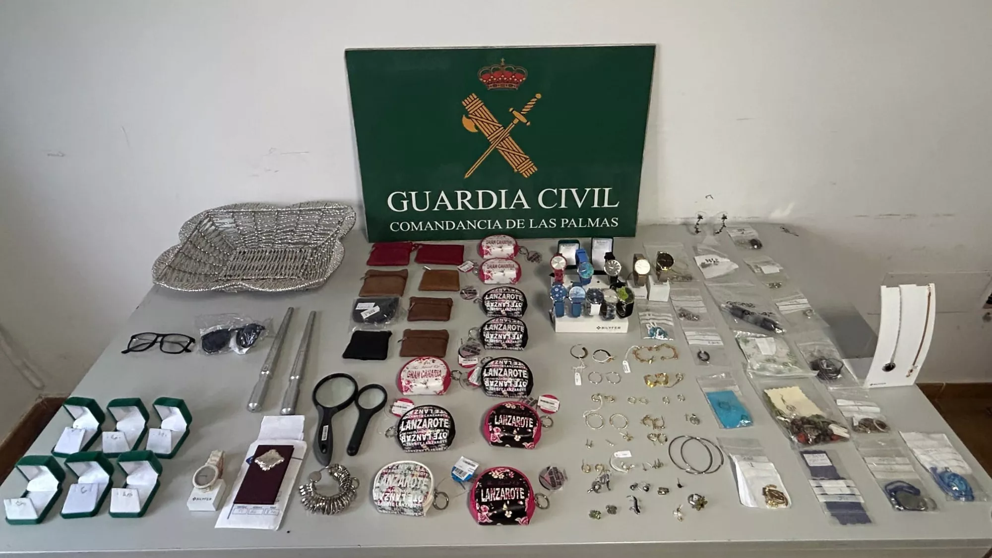 Objetos requisados por la Guardia Civil tras el robo / GUARDIA CIVIL