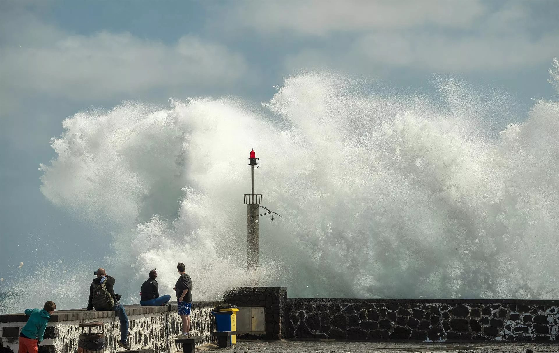Oleaje en Arrieta, Lanzarote. / EFE - ADRIEL PERDOMO