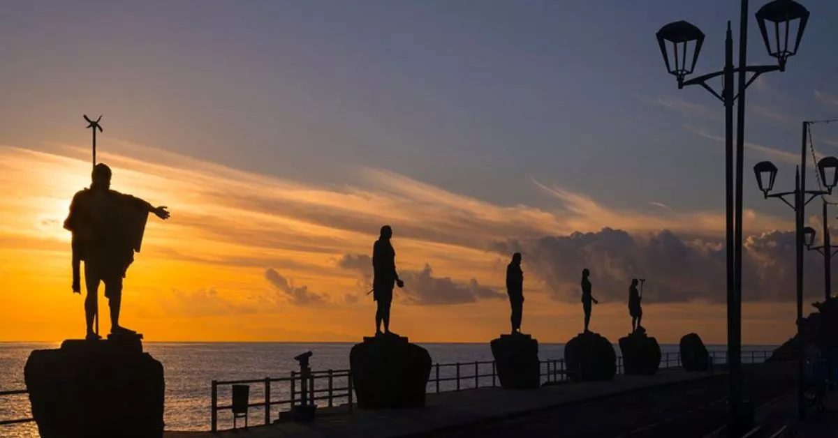 Conjunto escultórico de los Menceyes guanches de la Plaza de la Patrona de Canarias./ AYUNTAMIENTO DE CANDELARIA.