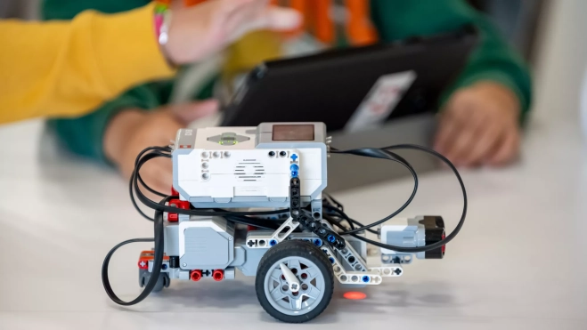 Uno de los robots / MAKEATHON