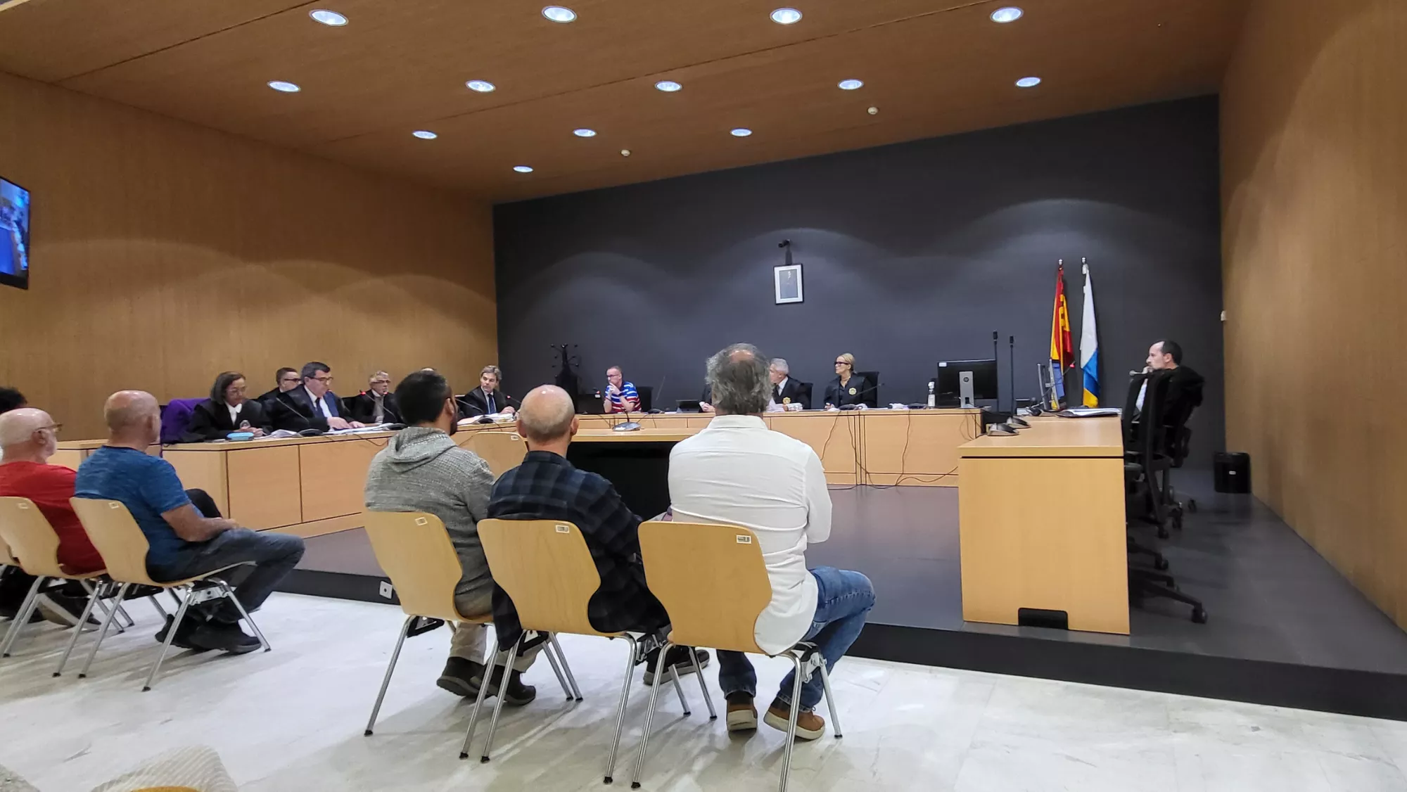 Sesión del juicio en el que tres acusados niegan su pertenencia  a la organización que trató de introducir droga  / ATLÁNTICO HOY