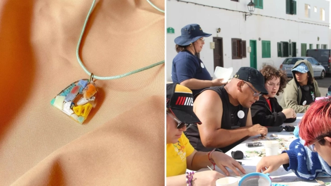 Un collar creado con los plásticos recogidos en las playas y uno de los talleres / CRISTINA MAHELO